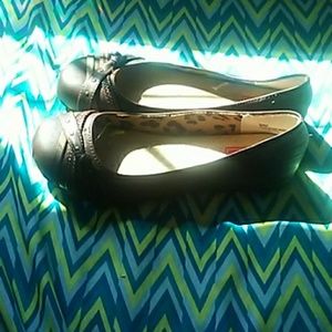 They are the brand pop, slip on shoes. Size 10m